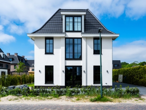 Herenhuis met witte gevel te Den Haag