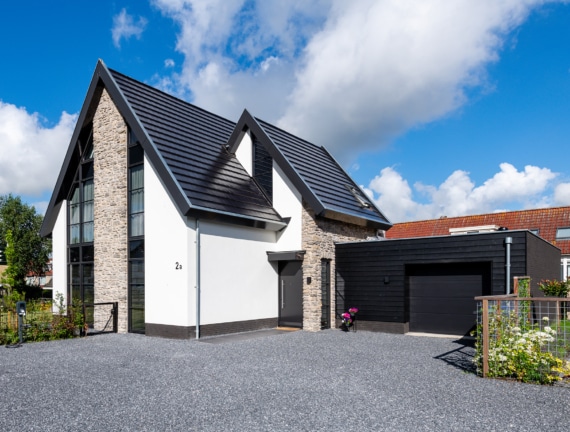 Woning met dubbele kap te Berkel en Rodenrijs