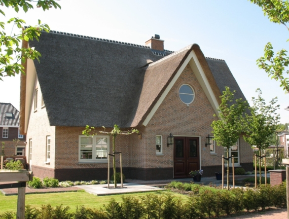 Rietgedekte villa te Vijfhuizen