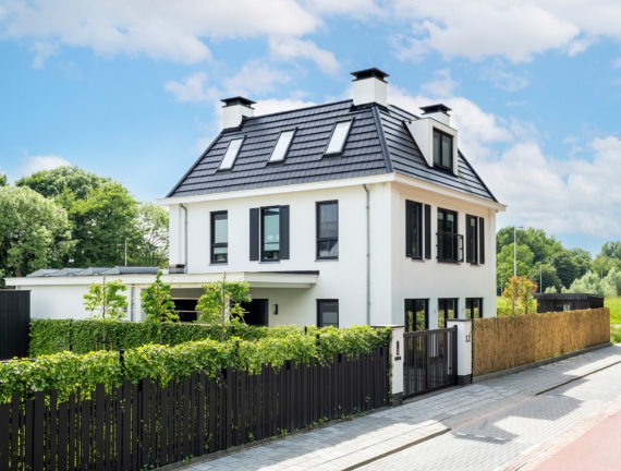 Modern wit herenhuis te Amstelveen